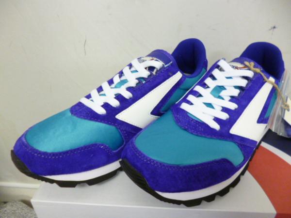 ブルックスBROOKS チャリオットCHARIOT