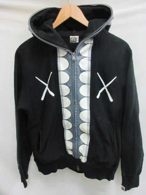 A BATHING APE アベイシングエイプ × KAWS 歯型 フルジップ パーカー