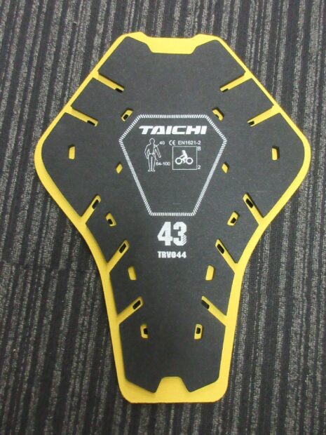 RS-TAICHI RSタイチ CE 背中 バックプロテクター TRV044