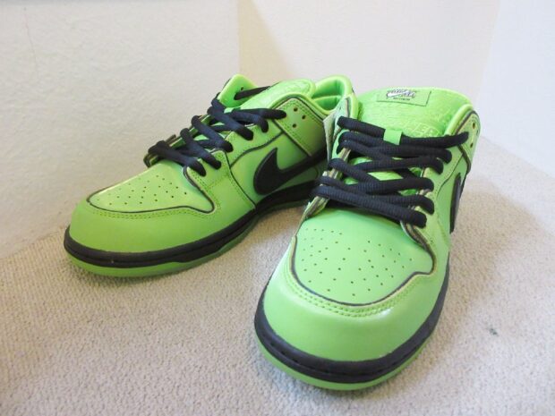 ナイキ The Powerpuff Girls × Nike SB Dunk Low Pro QS Buttercup ダンク パワーパフ ガールズ FZ8319-300 スニーカー