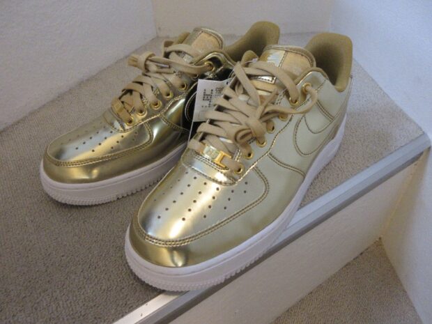 ナイキ　NIKE WMNS AIR FORCE 1 SP CQ6566-700 METALLIC GOLDCLUB GOLD-WHITE スニーカー