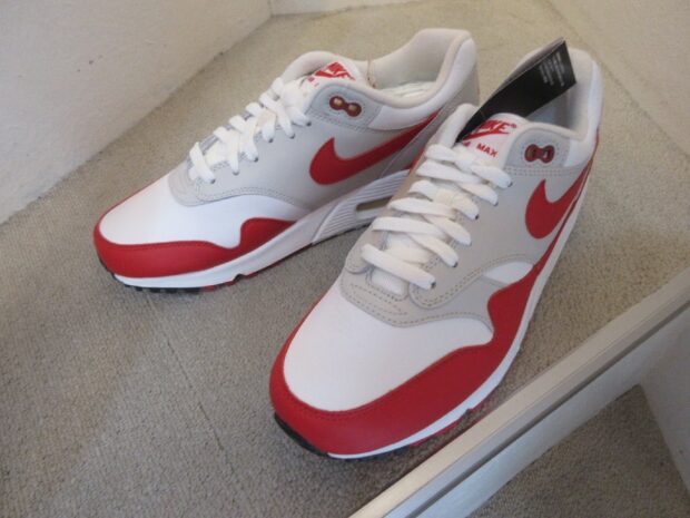 ナイキ　NIKE AIR MAX 901 AJ7695-100　スニーカー