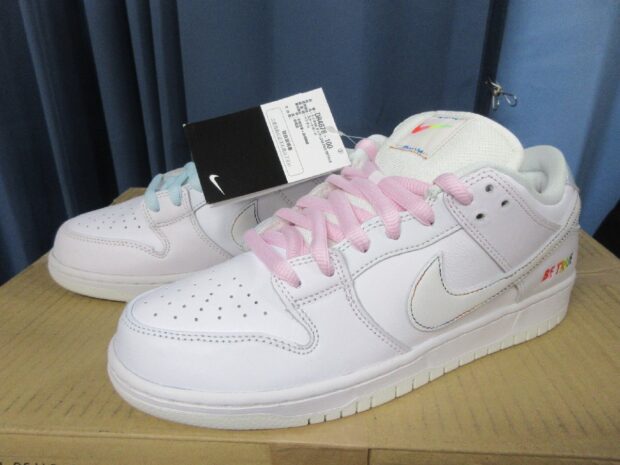 NIKE　SB DUNK LOW PRO 'Be True' DR4876－100　スニーカー