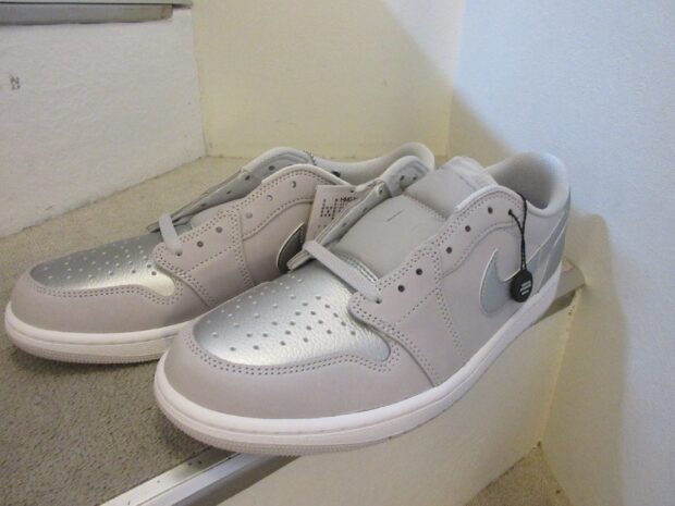 ナイキ　NIKE AIR JORDAN 1 RETRO LOW HM0365-002 スニーカー